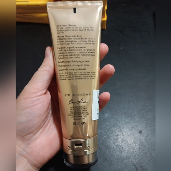 Estee Lauder Re-Nutriv Rich Foam Cleanser 4.2 Oz/125ml Sealed Inside No Box - Picture 3 of 4